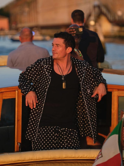 Orlando Bloom không có dấu hiệu buồn bã