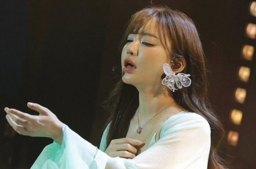 Bích Phương cùng Ngô Lan Hương và Hoàng Duyên