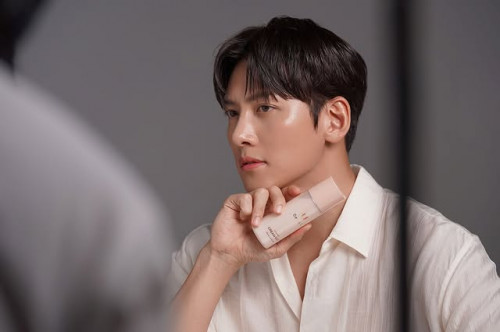 Ji Chang Wook gửi tâm thư trên Facebook