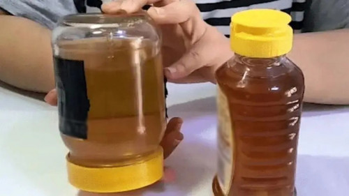 Kiểm tra độ sánh của mật ong.