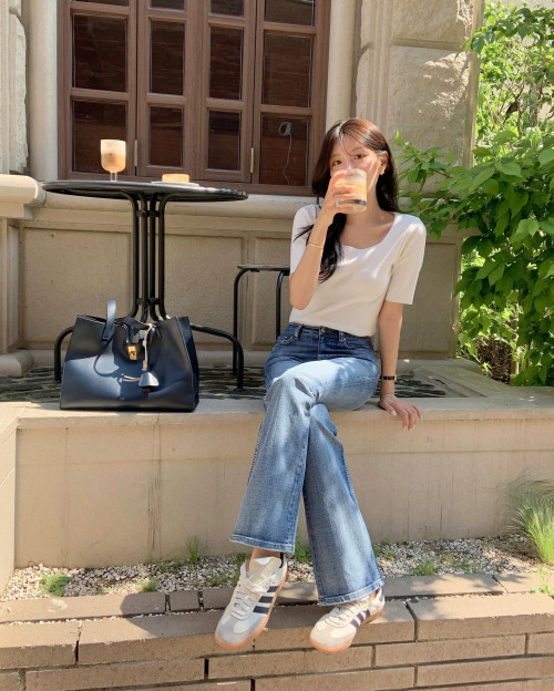 Sneaker trắng