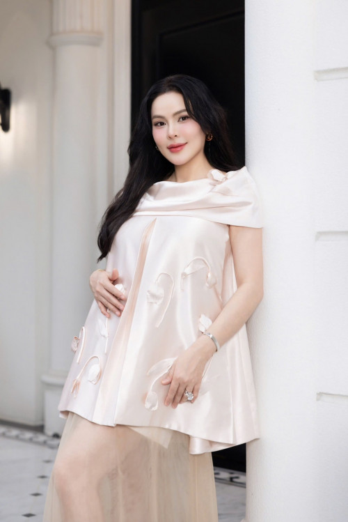 Hoa hậu Việt sốc khi mang thai con thứ 4- Ảnh 1.