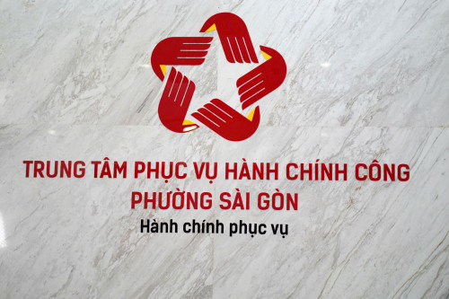 Người dân tại TP.HCM thực hiện thủ tục hành chính