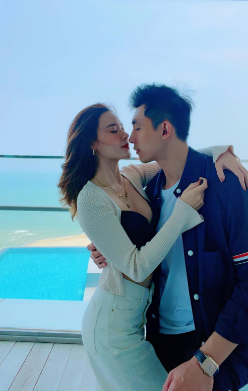 Minh Đạt và Midu cùng nhau vượt qua nhiều khó khăn.