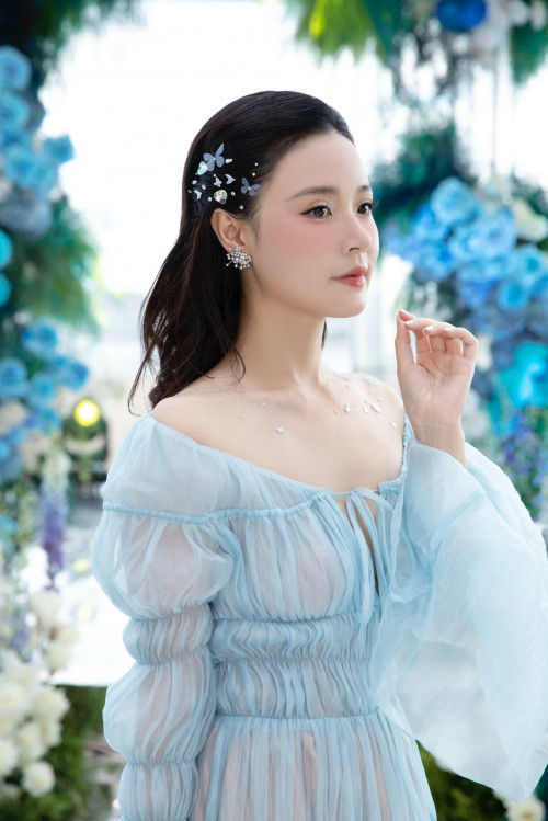 Minh Đạt và Midu trong khoảnh khắc hạnh phúc.