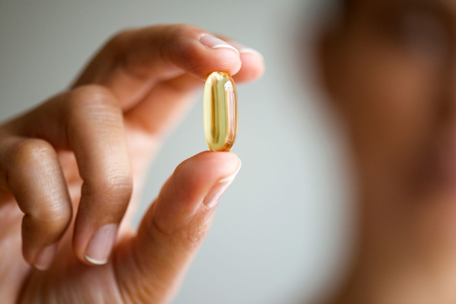 Cần tiếp tục uống vitamin D vào mùa hè không?