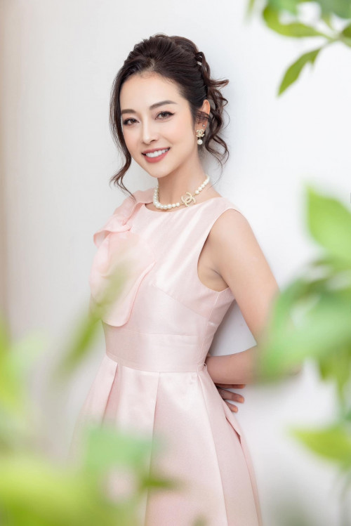 Nước ép rau xanh: Thực phẩm không thể thiếu mỗi sáng của Jennifer Phạm.