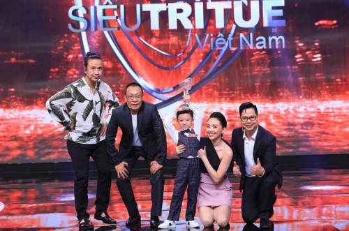 Quang Bình thu hút sự chú ý từ khi 2 tuổi.