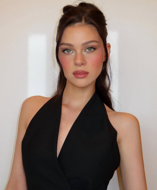 Nicola Peltz