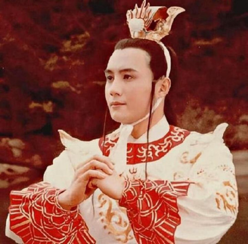 Vương Bá Chiếu trong vai Bạch Long Mã.