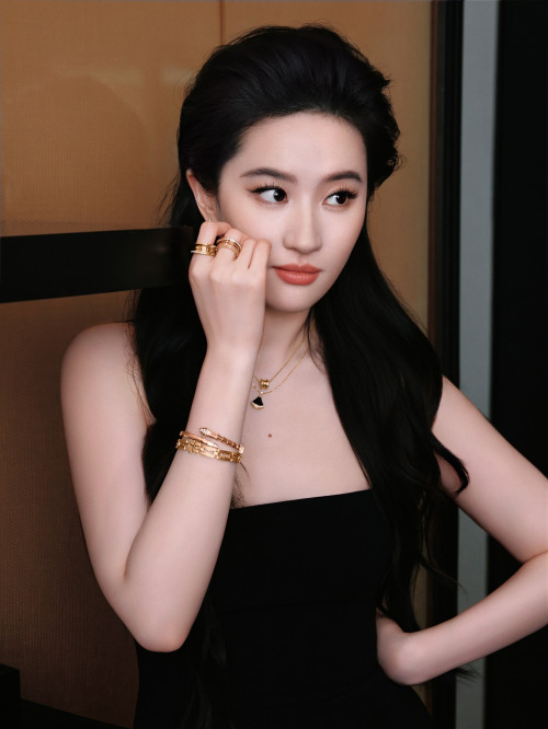 Bắt đầu đợt 'phong sát' Lưu Diệc Phi