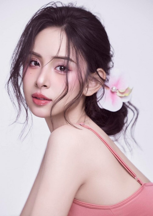 Nhan sắc của "Kim Tae Hee Việt Nam" vừa trở thành nàng dâu hảo môn- Ảnh 5.