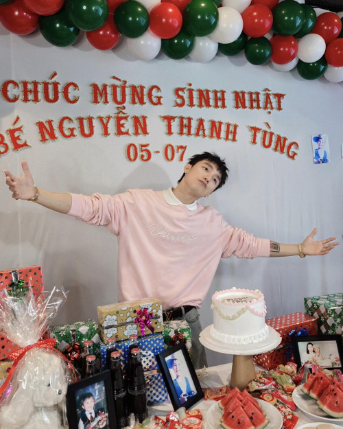 Sơn Tùng gây bão mạng với bộ ảnh độc sinh nhật