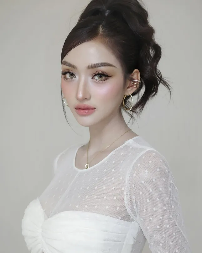 Á hậu Hòa bình từ bậc danh hiệu- Ảnh 1.