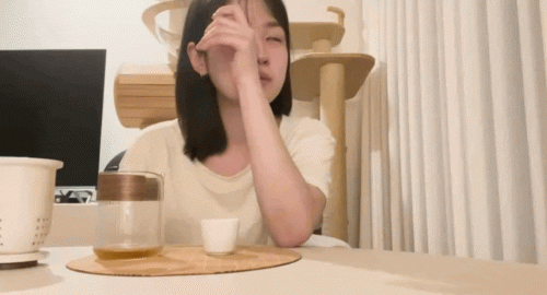Shim Eun Woo xúc động