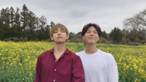 V và Park Bo Gum tại Paris Fashion Week