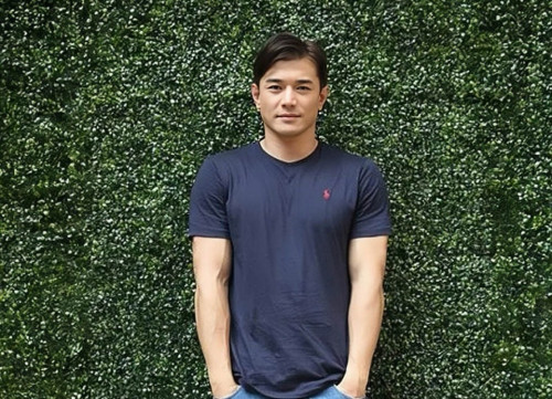Hoàng Tương Hưng livestream bán thực phẩm