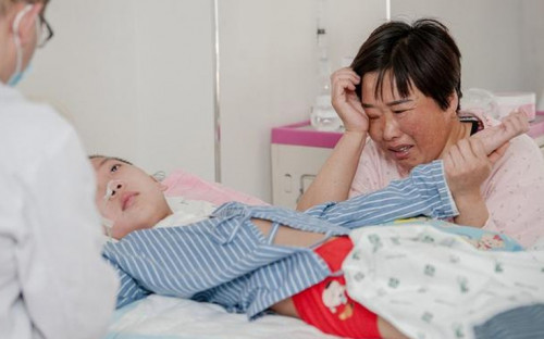 Bé trai 9 tuổi đã bị xơ gan, bác sĩ khuyến cáo thay đổi 1 điều trong ăn uống nhưng cha mẹ bỏ qua khiến bệnh càng nặng