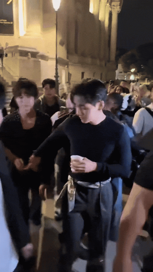V và Park Bo Gum tại Paris Fashion Week