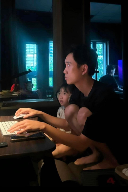 JustaTee cũng được nhắc đến nhiều nhất trong bức ảnh