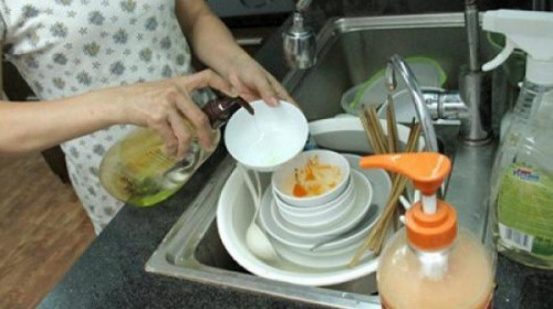 Không đổ nước rửa trực tiếp