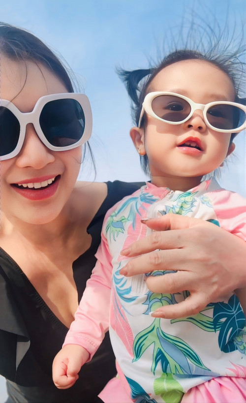 Bé Kỳ Kỳ, con gái của Thanh Trúc và Châu Khải Phong