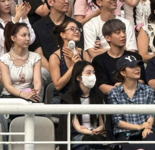 Nayeon tại concert BLACKPINK