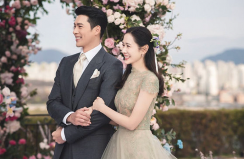 Son Ye Jin ăn mì lạnh rong biển