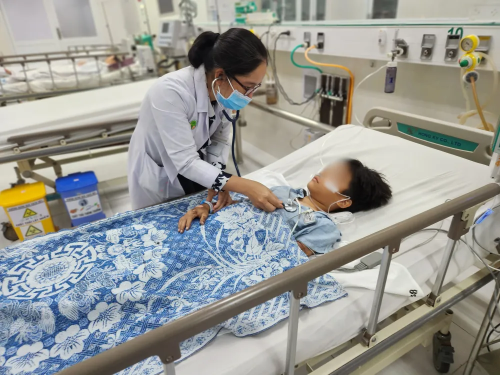 Vụ tai nạn trên đường cao tốc Vĩnh Hảo- Phan Thiết: Bé trai 9 tuổi kết dính ghế bị dập phổi- Ảnh 1.