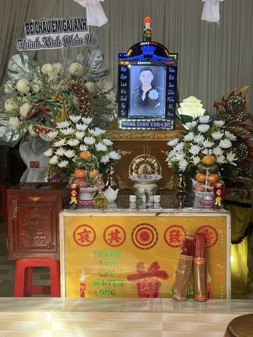 Tang lễ của người mẫu Nam Phong