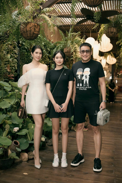 Minh Thư gây ấn tượng với vẻ đẹp như hoa hậu.