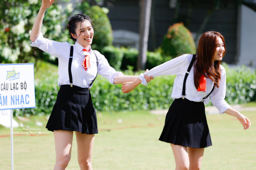 Thúy Ngân và Lan Ngọc tạo 'content' là đôi 'bóng hồng' thân thiết