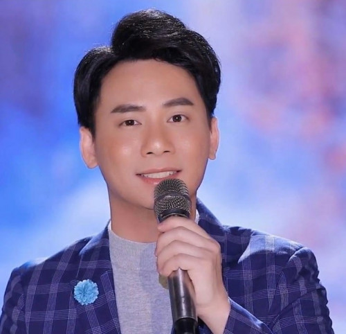 Ngọc Châu được gọi là 'nam thần bolero'.