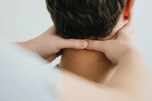 Nam thanh niên nhập viện khẩn cấp sau khi massage