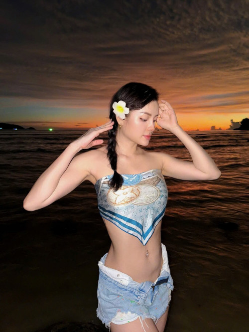 Hot mom Vbiz khoe dáng