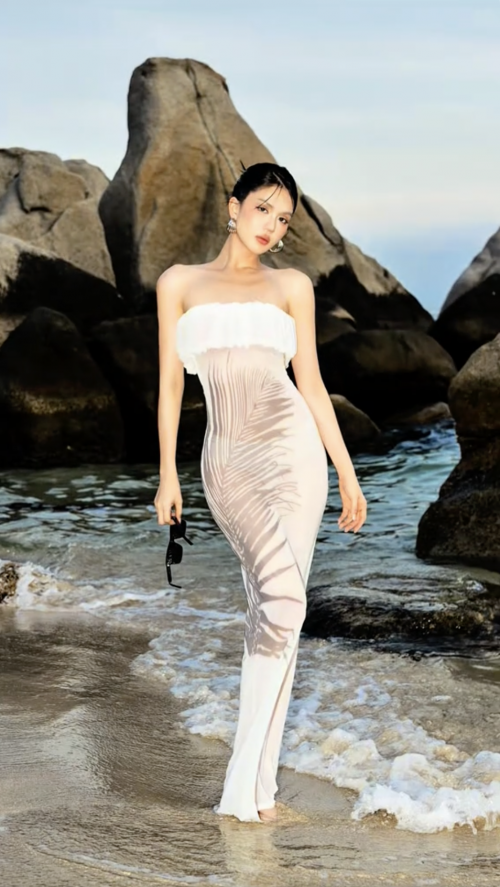 Ngọc Trinh tại biển