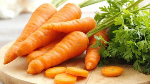 Cà rốt nổi tiếng là giàu vitamin A, tốt cho thể lực.