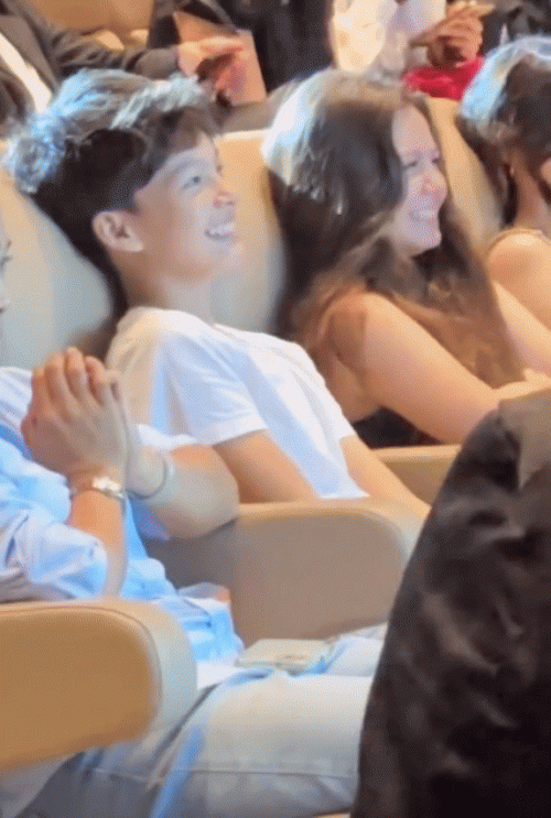 Con trai 13 tuổi của diva Hồng Nhung quá điển trai