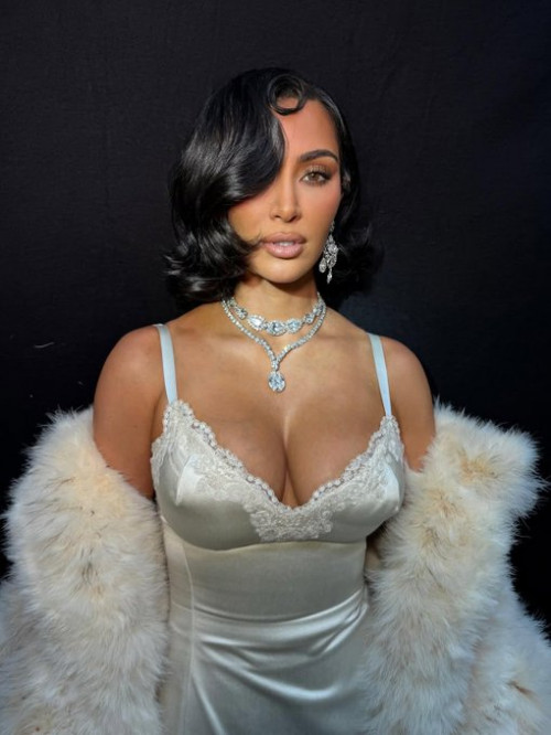 Kim Kardashian tại show Balenciaga- Ảnh 2.