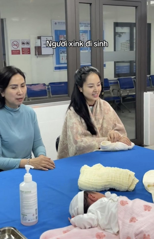 Bà mẹ trẻ đẹp như "thần tiên tỷ tỷ", khiến dân tình rần rần truy lùng danh tính- Ảnh 4.