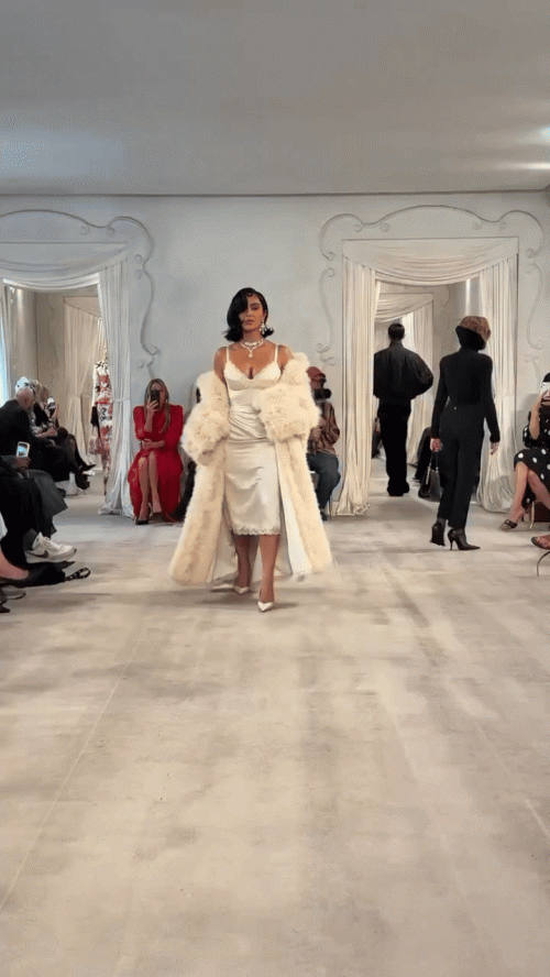 Kim Kardashian tại show Balenciaga- Ảnh 7.
