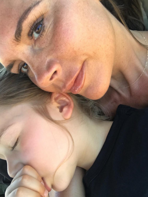 Victoria Beckham bên con gái