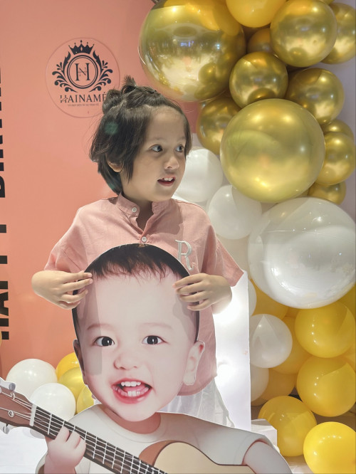 Bé Tết tại buổi tiệc thôi nôi