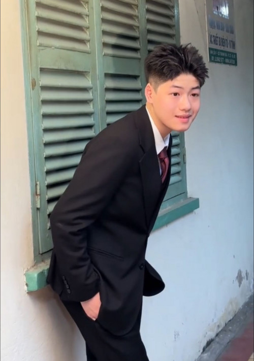 Cậu cả Bánh Mì nhà Lâm Vỹ Dạ 