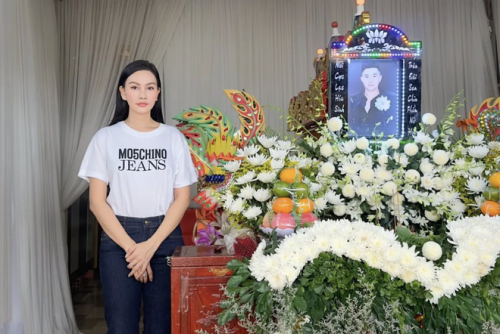 Nghệ sĩ đưa tiễn người mẫu Nam Phong về nơi an nghỉ.