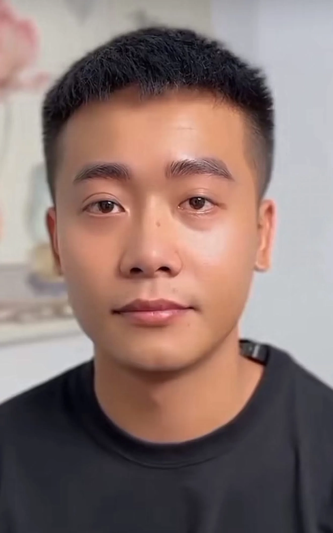 Nghệ sĩ Việt quảng cáo phun chân mày.