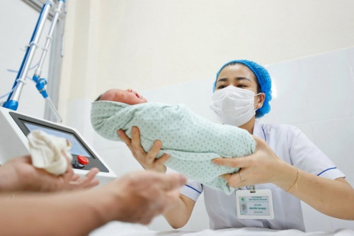 Việt Nam là một trong những nước có tốc độ già hóa nhanh, mức sinh giảm sâu chỉ còn 1,91 con/phụ nữ