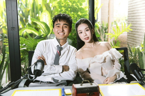 Cặp đôi bên nhau trước lễ cưới