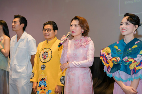 NSND Mữ Uyên vẫn năng động trong sự nghiệp.