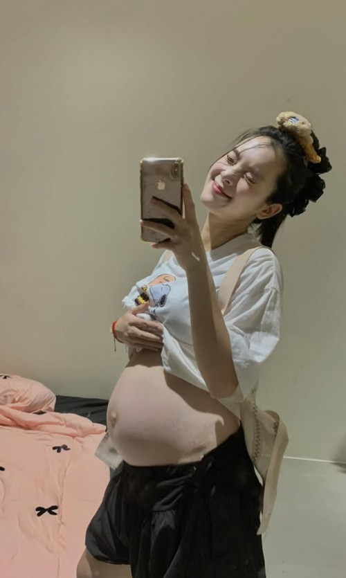 Quỳnh Lương trải qua nhiều khó khăn trong sinh hoạt ở những tháng cuối thai kỳ.